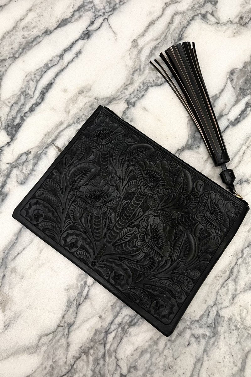 Clutch Cincelado - Negro - Carolina Crowley Collection