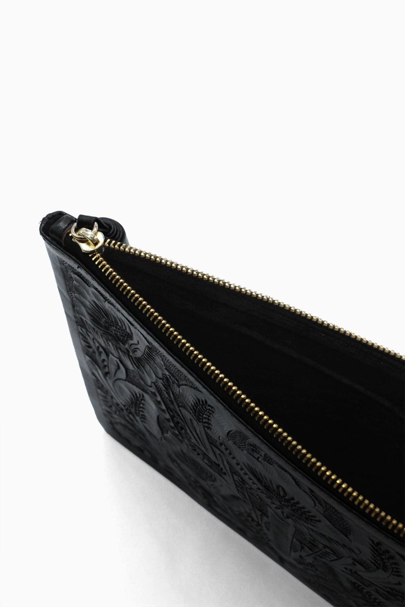 Clutch Cincelado - Negro - Carolina Crowley Collection