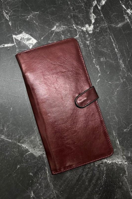 Porta Pasaporte - Burgundy - Carolina Crowley Collection