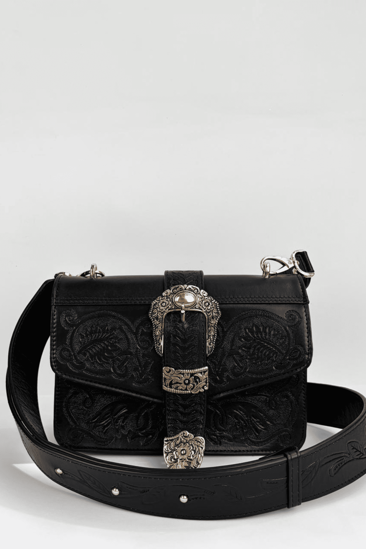 Gypsy Cincelada - Negro