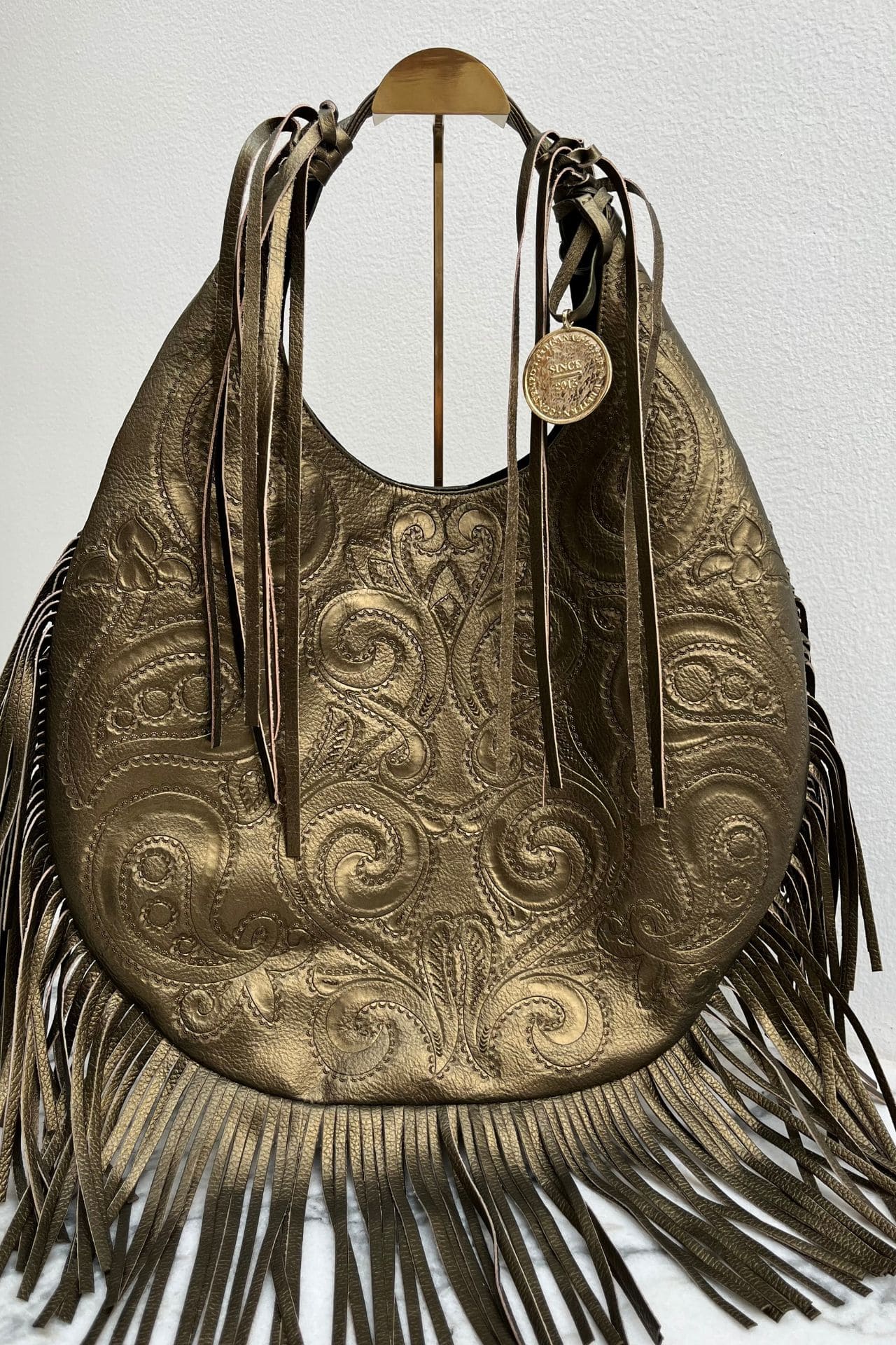 Hobo Bag Cincelada - Ocre Barbas