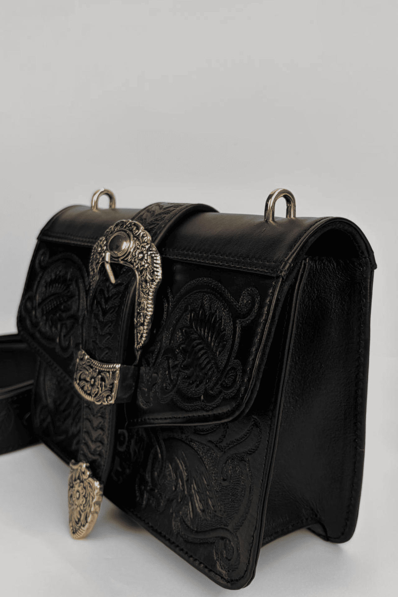 Gypsy Cincelada - Negro