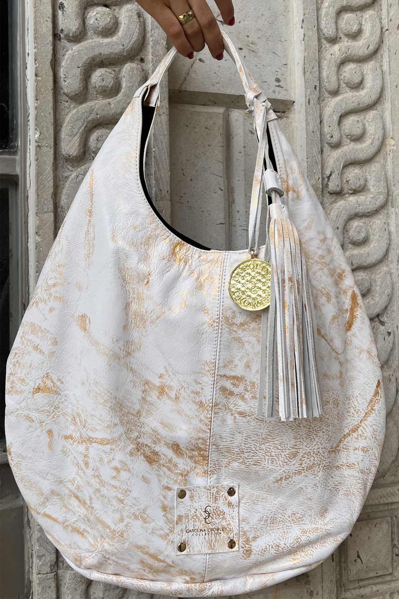 Hobo Bag Pintada - Blanco Con Oro