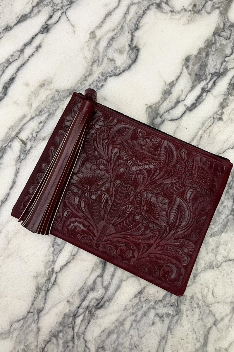 Clutch Cincelado - Vino - Carolina Crowley Collection