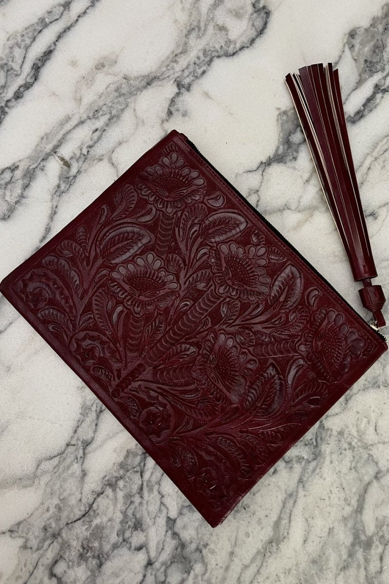 Clutch Cincelado - Vino - Carolina Crowley Collection
