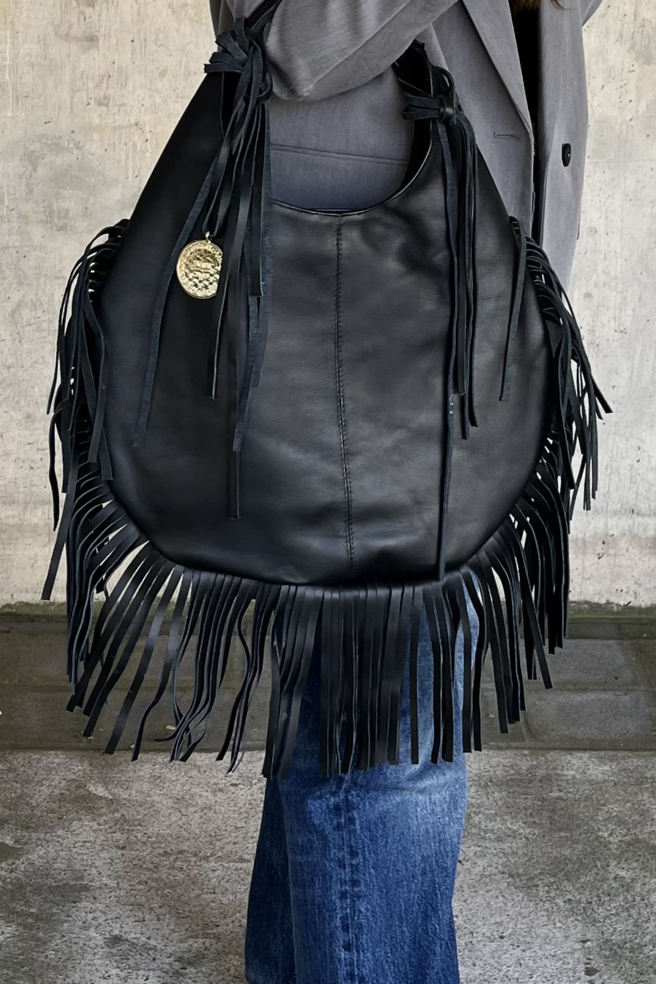 Hobo Bag Remaches - Negro Barbas