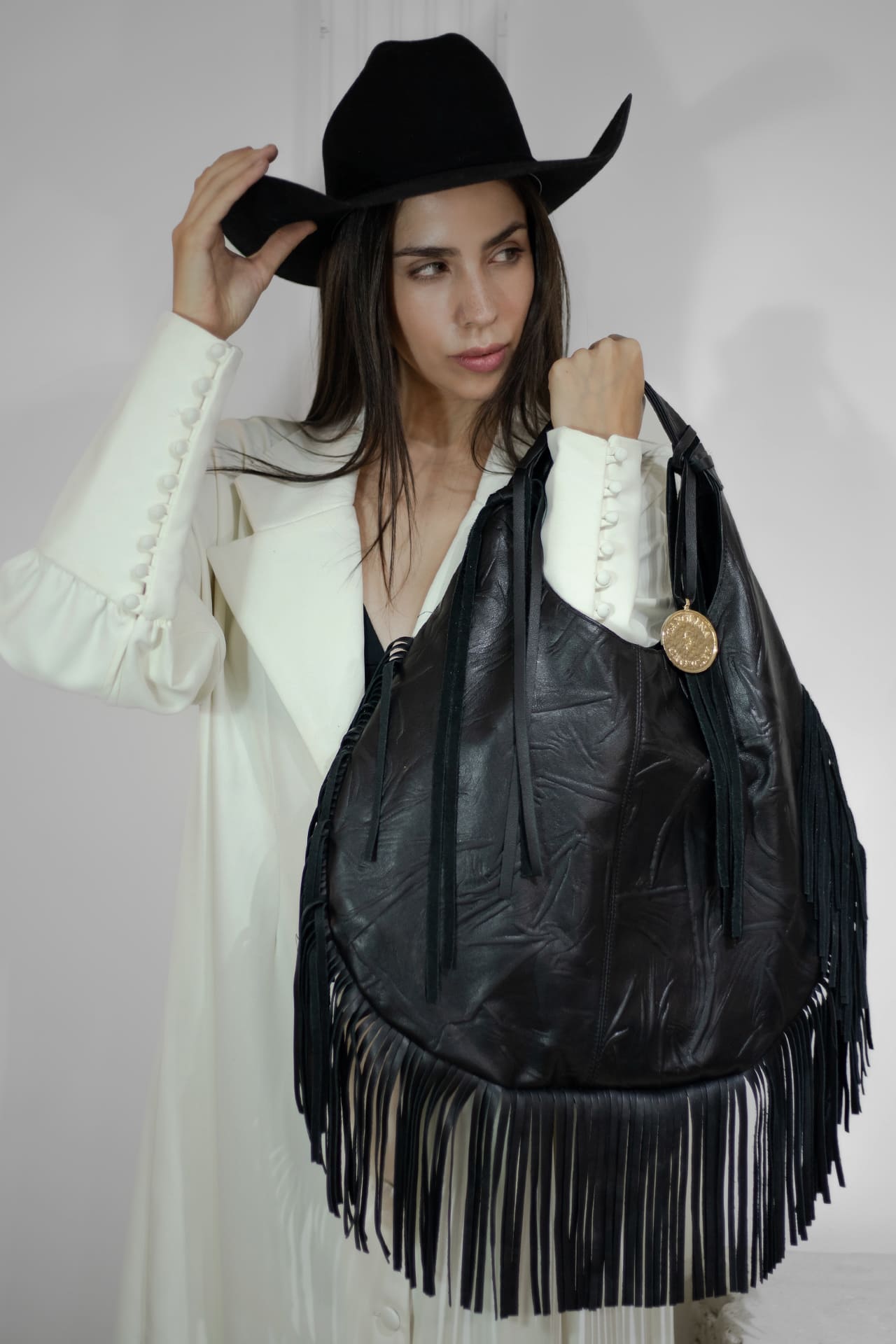 Hobo Bag Con Barbas - Negro