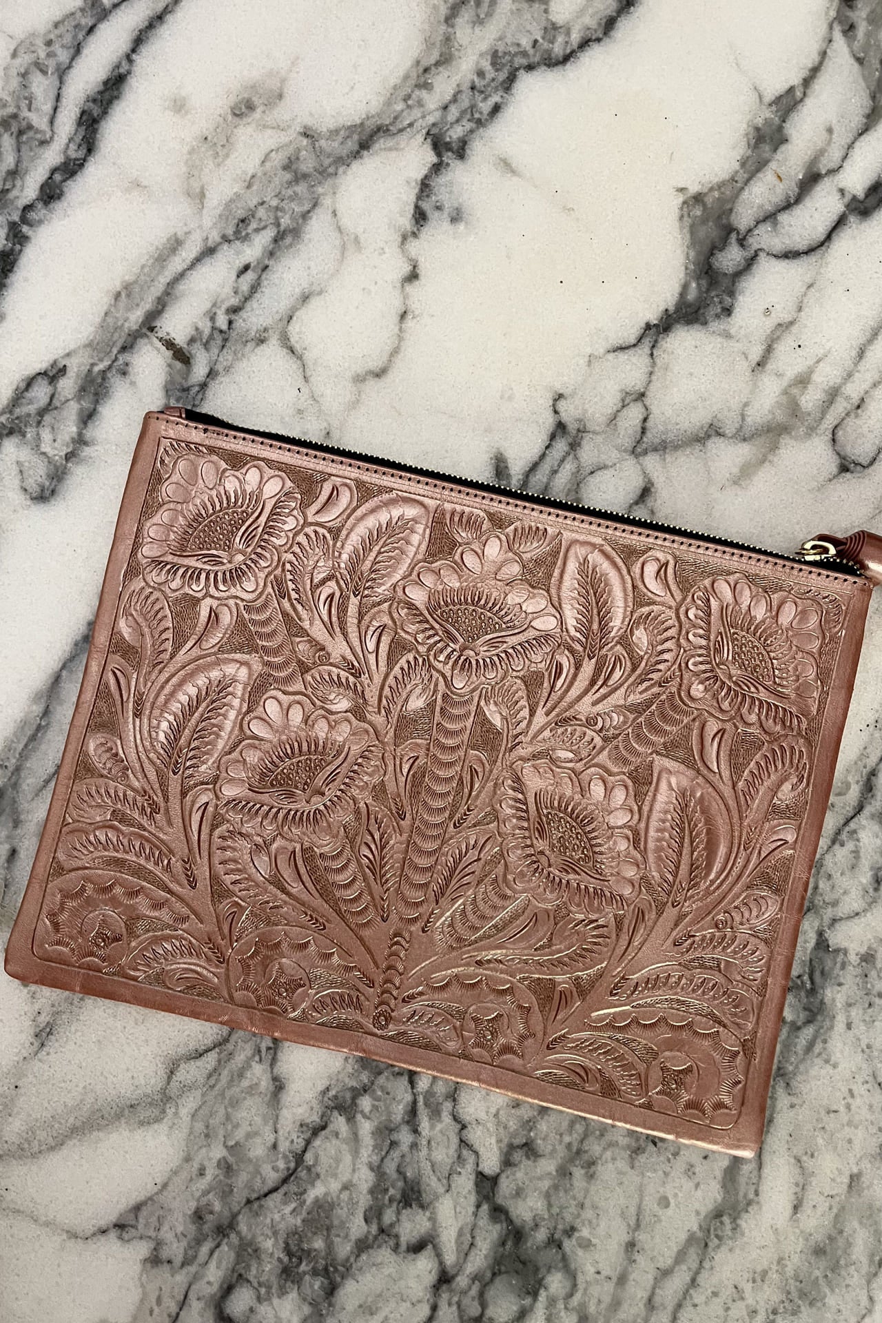 Clutch Cincelado - Oro Rosado