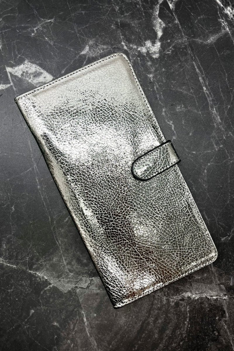 Porta Pasaporte - Inox - Carolina Crowley Collection