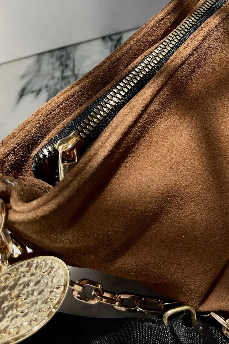 Urban Crossbody - Gamuza Camel - Carolina Crowley Collection